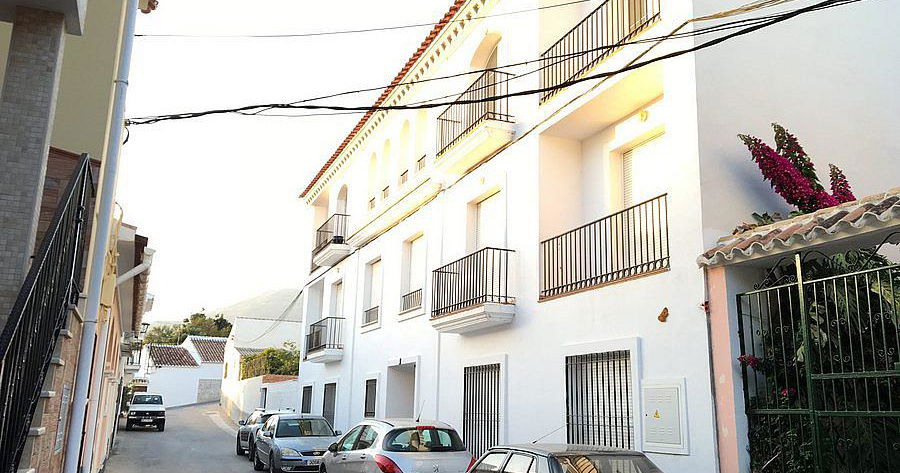 2 bedroom apartment / flat for sale in Periana, Costa del Sol